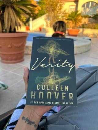 Verity Colleen Hoover Book Cover
